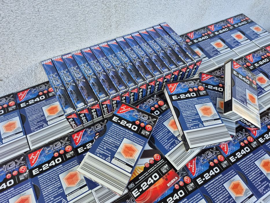 Vând o colecție 53 casete video VHS originale Edeka HGX 240 de minute