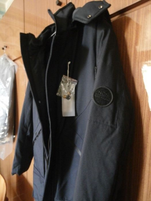 Куртка зимняя с капюшоном