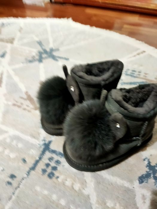 Продам угги серые и валенки черные