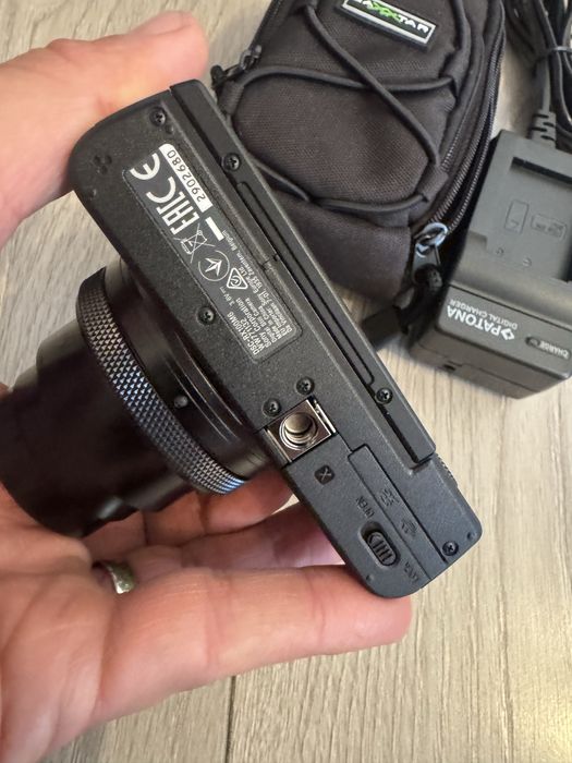 Aparat foto  NOU Sony RX100 VI