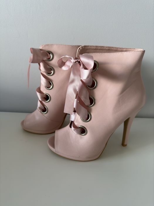 Дамски сандали с ток