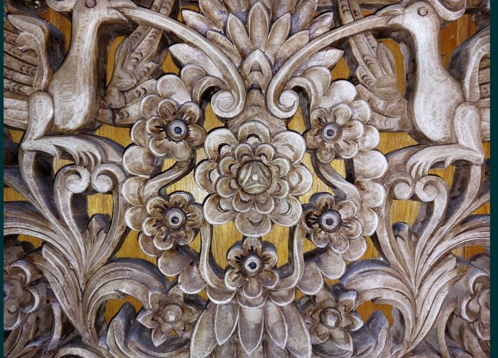 Декорация от гипс от 1984 г имитира дърворезба