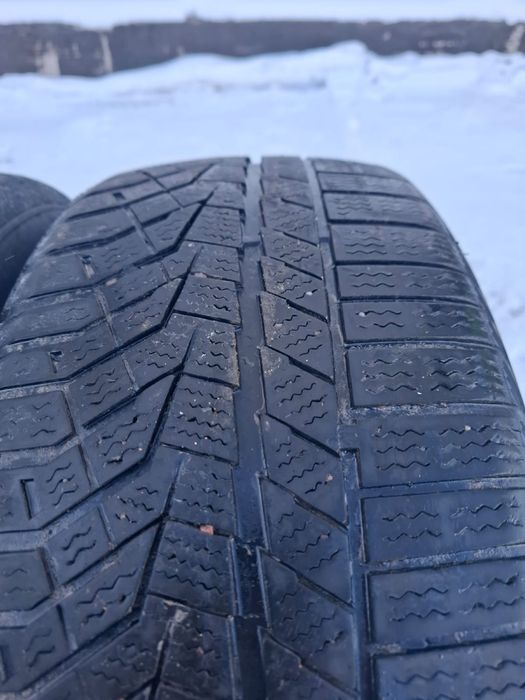 Продам 2 зимних резин