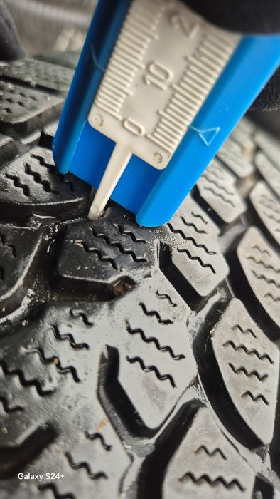 două cauciucuri 165 65 14 de iarnă,m+s