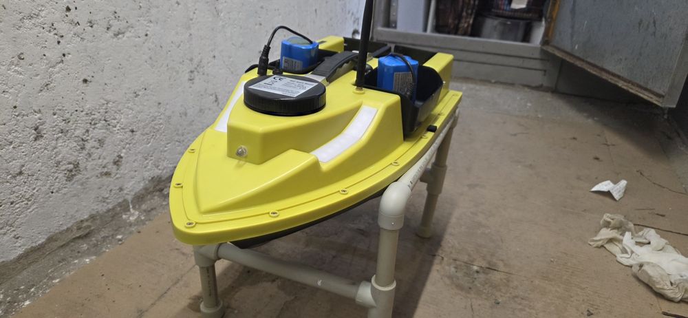 Лодка за захранка за риболов