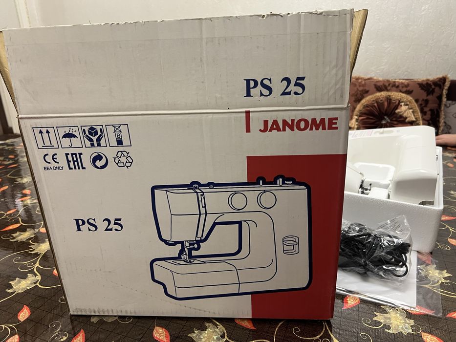 Продается швейная машина