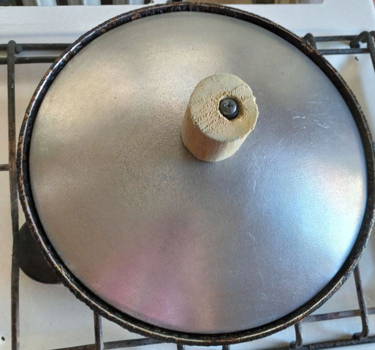 Продам сковороду чугунную