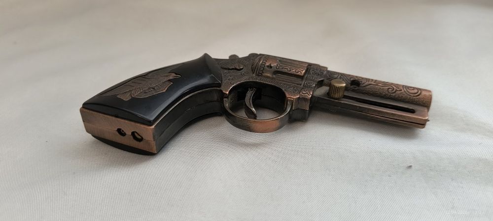 Ретро запалка револвер д ножче и орел