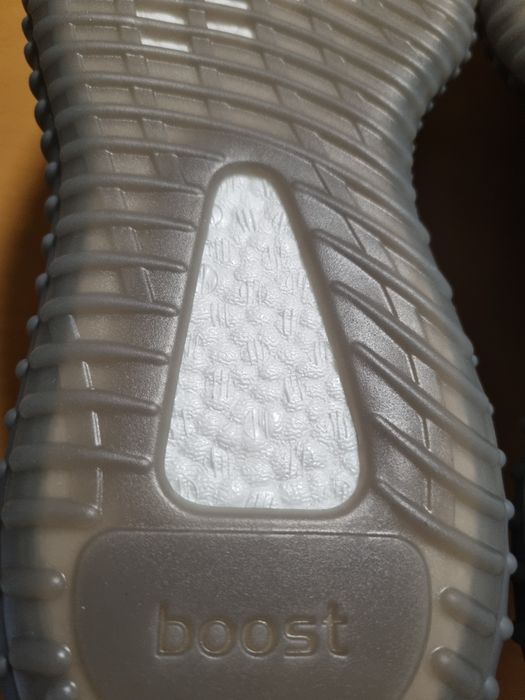 Adidasi Yeezy Boost 350
