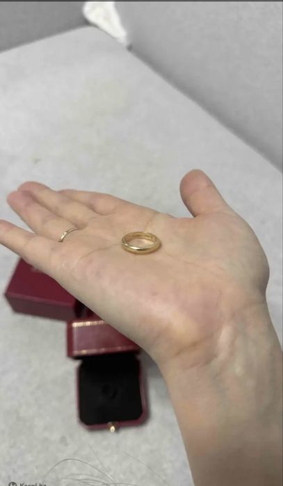 Продам золотые изделия 750