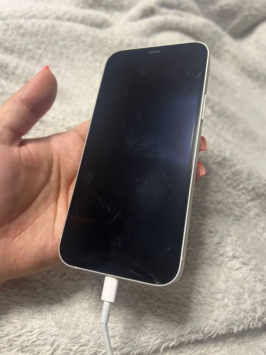 Продам iPhone 12