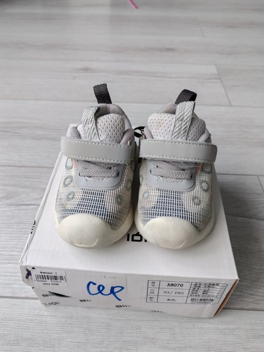 Кроссовки детские