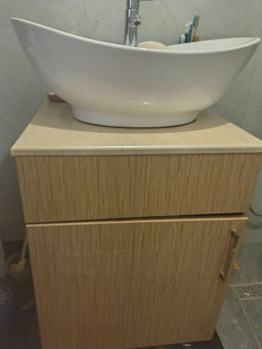 Продам раковину с краном