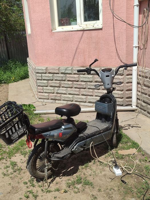 Продам электроскутер ск8