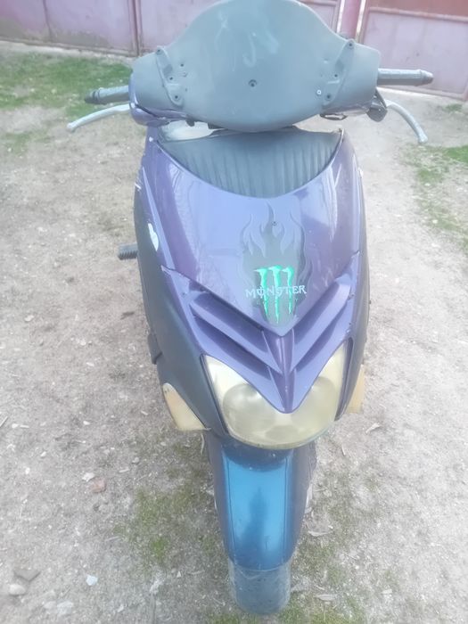 Vând aprilia leonard 150