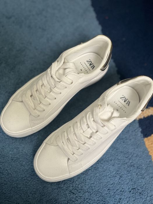 Маратонки Zara.