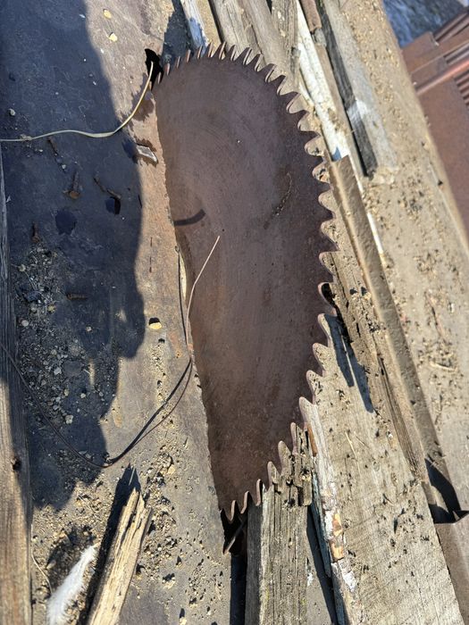 Продается циркулярка на ВОМ,самодельная.