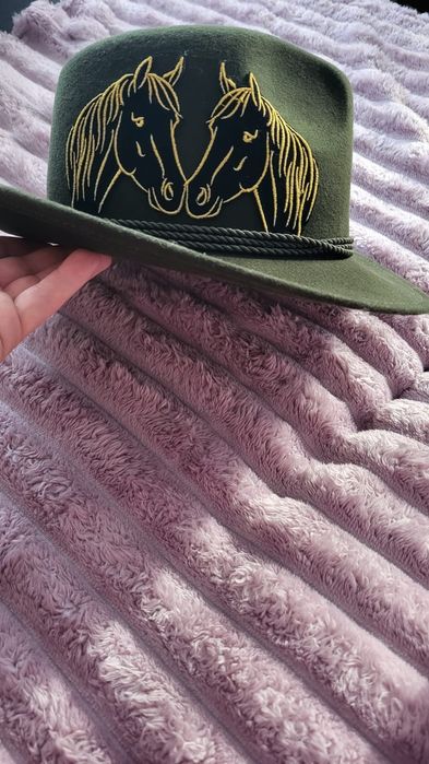 Vând palarie noua adusa din Germania  marime universala