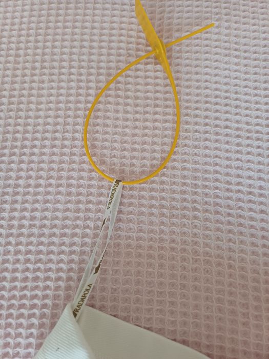 Плътен панталон в бяло Radapola