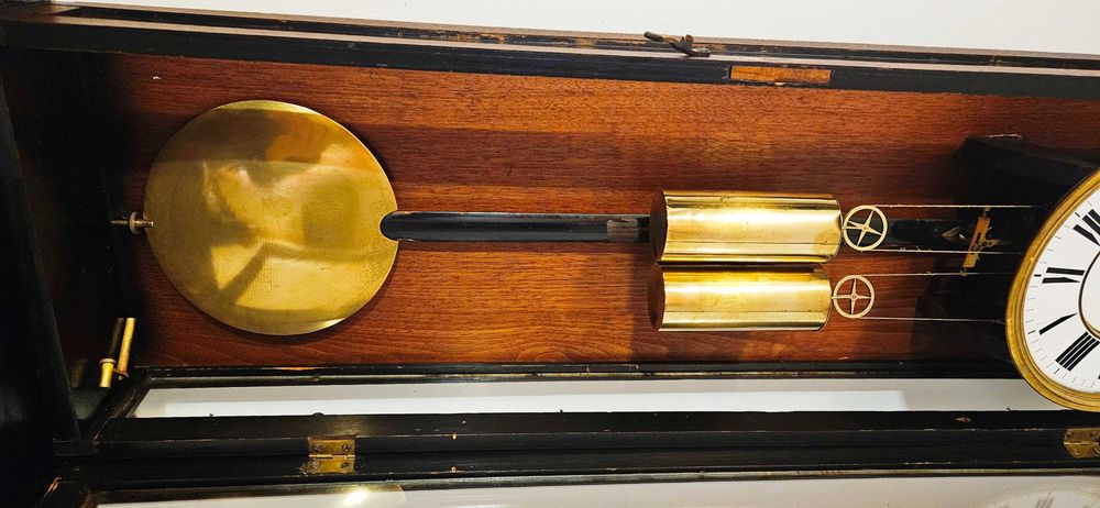 Ceas de perete cu pendula si 2 greutati anii 1870