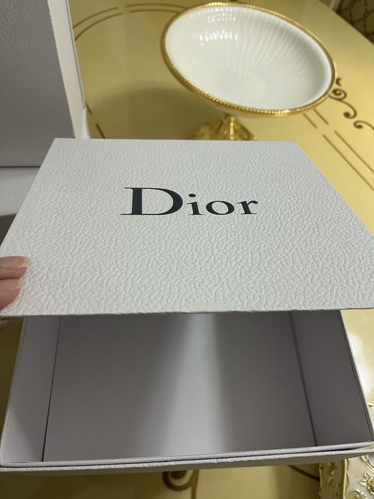 Коробки DIOR плотные на магните