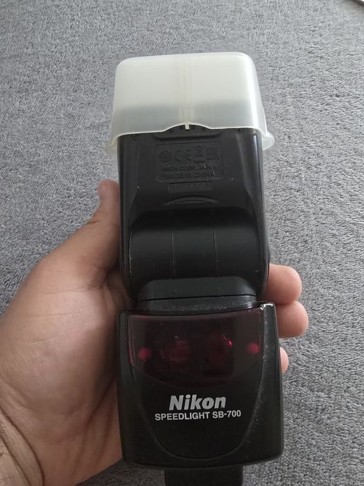 Vând Nikon și 700