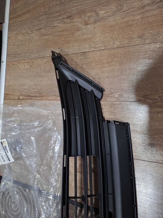 TOYOTA RAV4  предна решетка 16-19 г