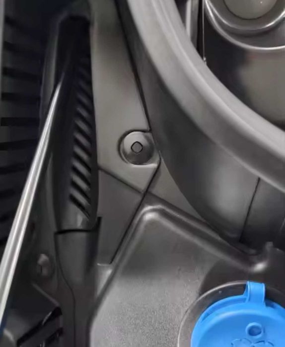 Цедки под капака за събиране на боклуци за Volvo XC60 Волво Хц60