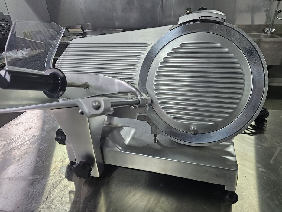 Feliator  profesional mezeluri