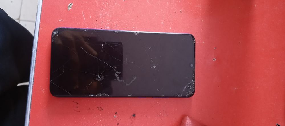 Huawei ekrani ketgan xolati yaxshi