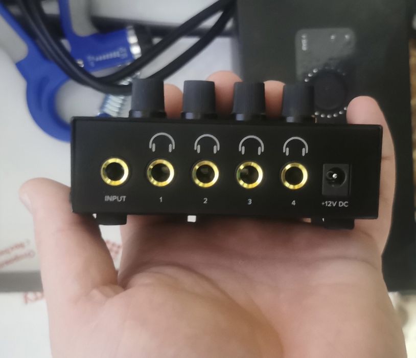 Предусилитель для наушников Mackie HM 4