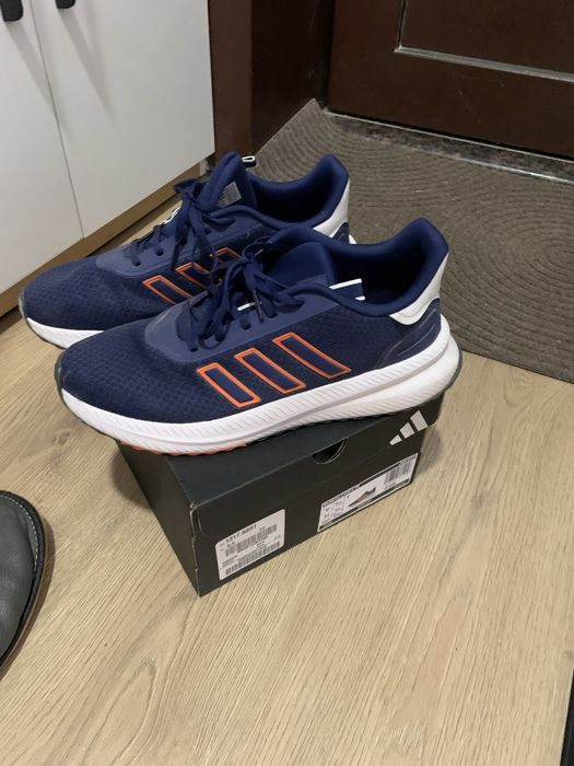 Маратонки Adidas 44