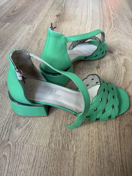 Дамски сандалети с ток 34 номер