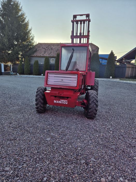 Stivuitor de teren accidentat Manitou 4x4