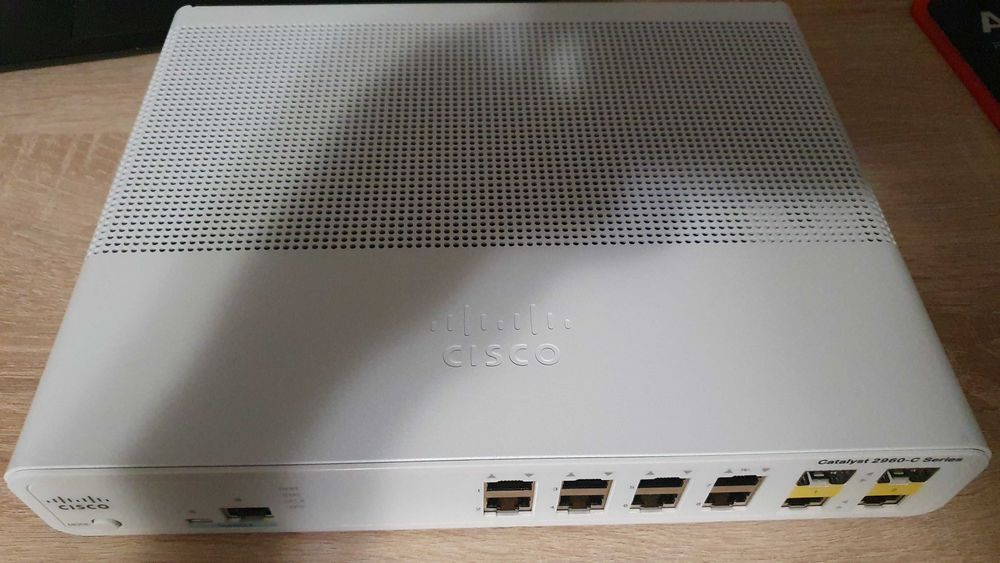 Switch Cisco ws-C2960C-8TC-L excelent streaming audio