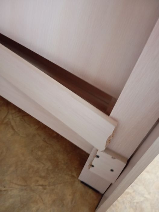 Продам стол книжку.