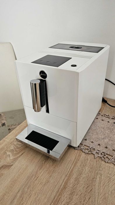Espressor automat Jura A1 White – ca nou, folosit de max. 10 ori