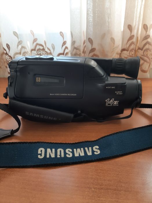 Продам видеокамеру Samsung