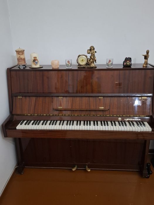 Пианино. Украина.