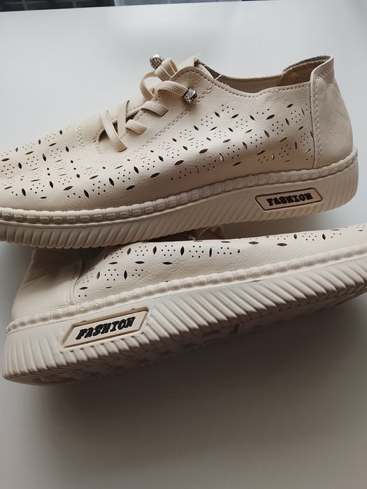 Продам женскую обувь