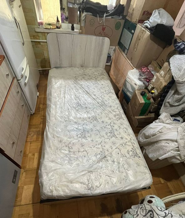 Продам кровать полуторка