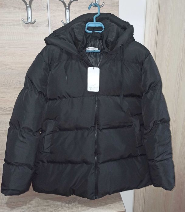 Geaca de iarna femei, cu gluga, marime L/40, negru, noua