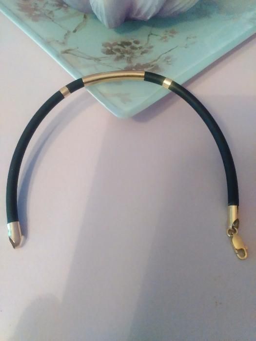 Силиконова гривна с елементи от 14К/585 Злато.