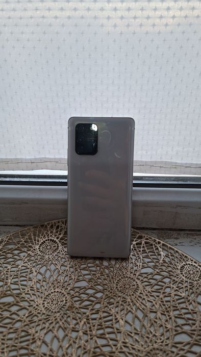Продаю смартфон S10 Lite
