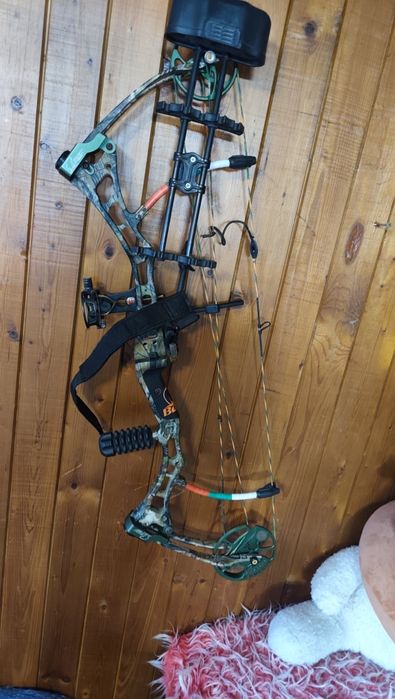 Продавам лък на марката Bear TRUTH2  доста запазен