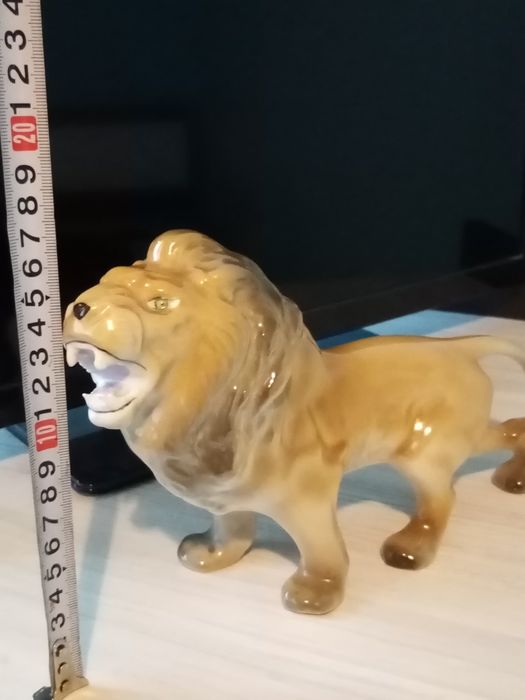 Порцеланов Лъв...