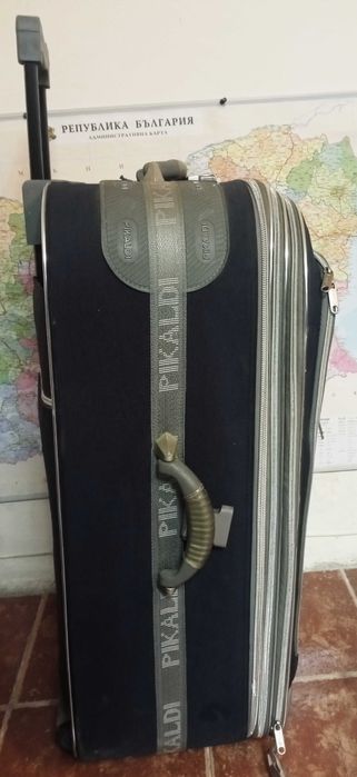 Куфар голям с дръжка на колела