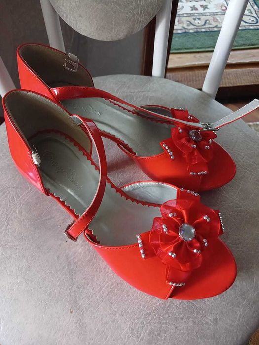 Босоножки шикарные