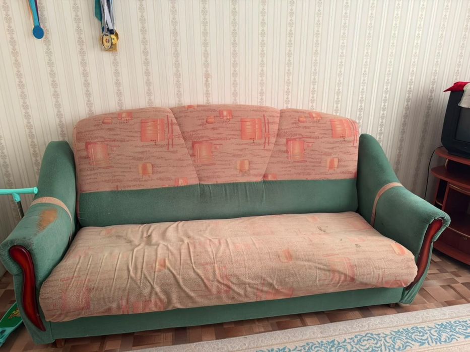 Диван сатылады.