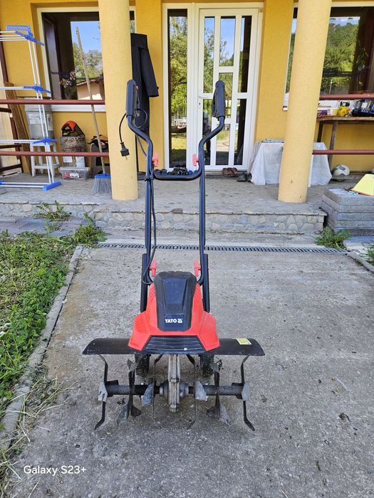 Vînd motosapă electrică.